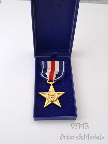 Estrella de plata con caja (II Guerra Mundial)