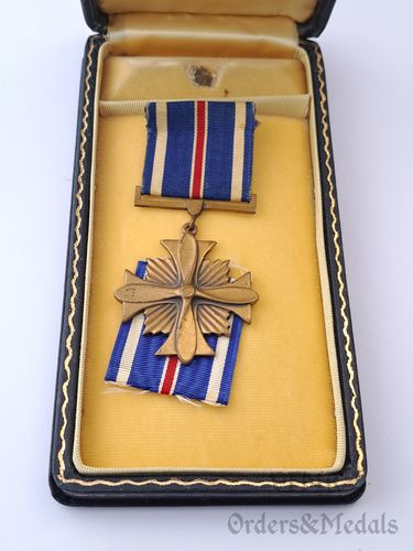 WWII Distinguished Fliying Cross with case