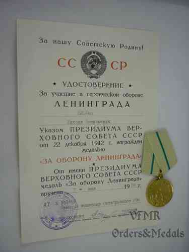 Medaille zur Verteidigung Leningrads mit Urkunde (2 var)