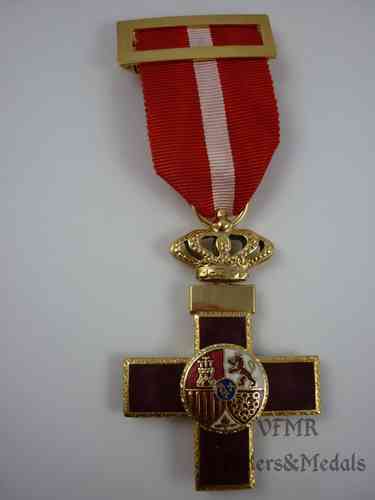 Cruz del Mérito Militar distintivo rojo