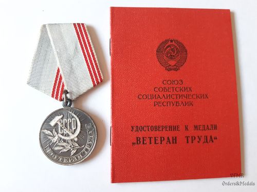 Medalla de veterano en el trabajo con documento
