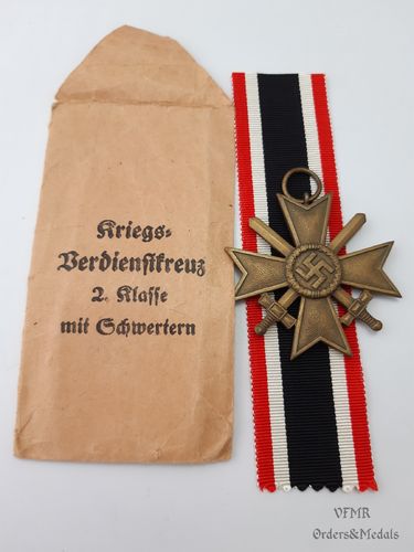 Croix de Mérite de guerre de deuxième classe avec épées (107)