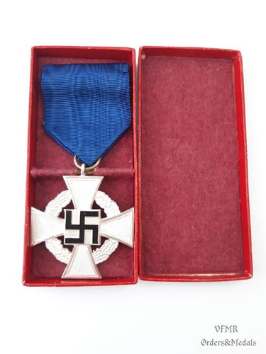 Медаль за 25 лет преданной службы Государству с коробочкой