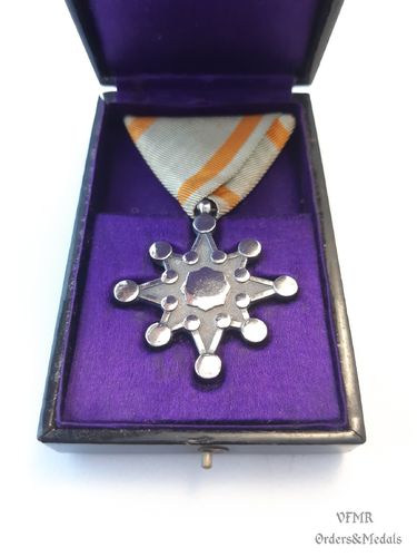 Order of Sacred Treasure 8th class, with box
