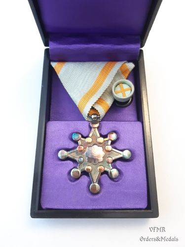 Order of Sacred Treasure 7th class, with box