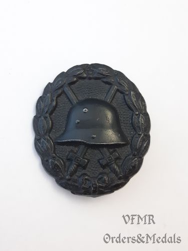 Wound badge in black