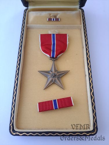 WWII Bronze Star with case
