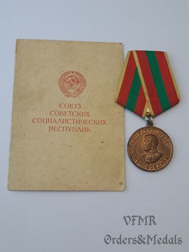 Medalha ao trabalho valente na guerra patriótica com documento de concessão