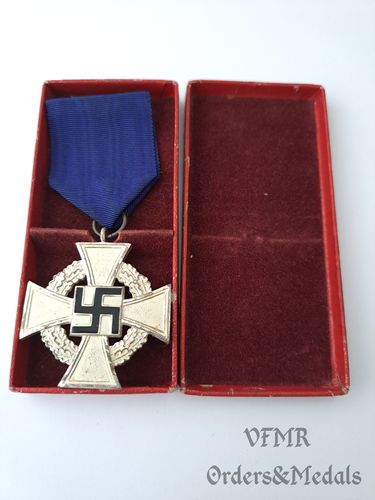 Medalha por 25 anos ao serviço do Estado com caixa