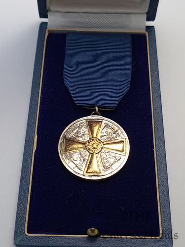 Medalha de Primeira Classe da Rosa Branca da Finlândia com cruz dourada