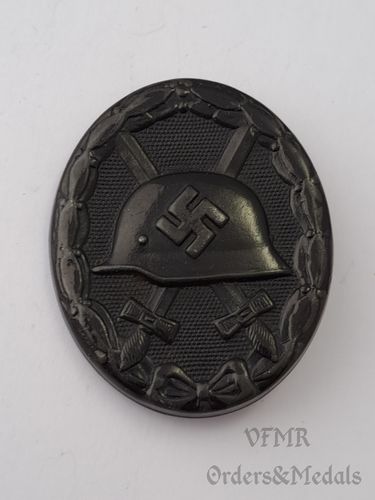 Wound badge in black 126