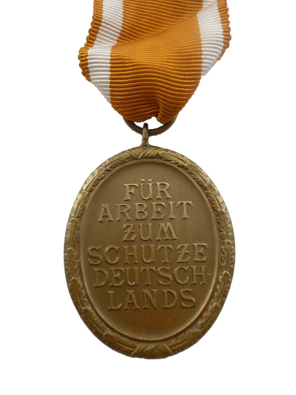 Orders medals. Германские медали. Награды Германии сейчас. Немецкая медаль 2024. Немецкий генерал с медалями.